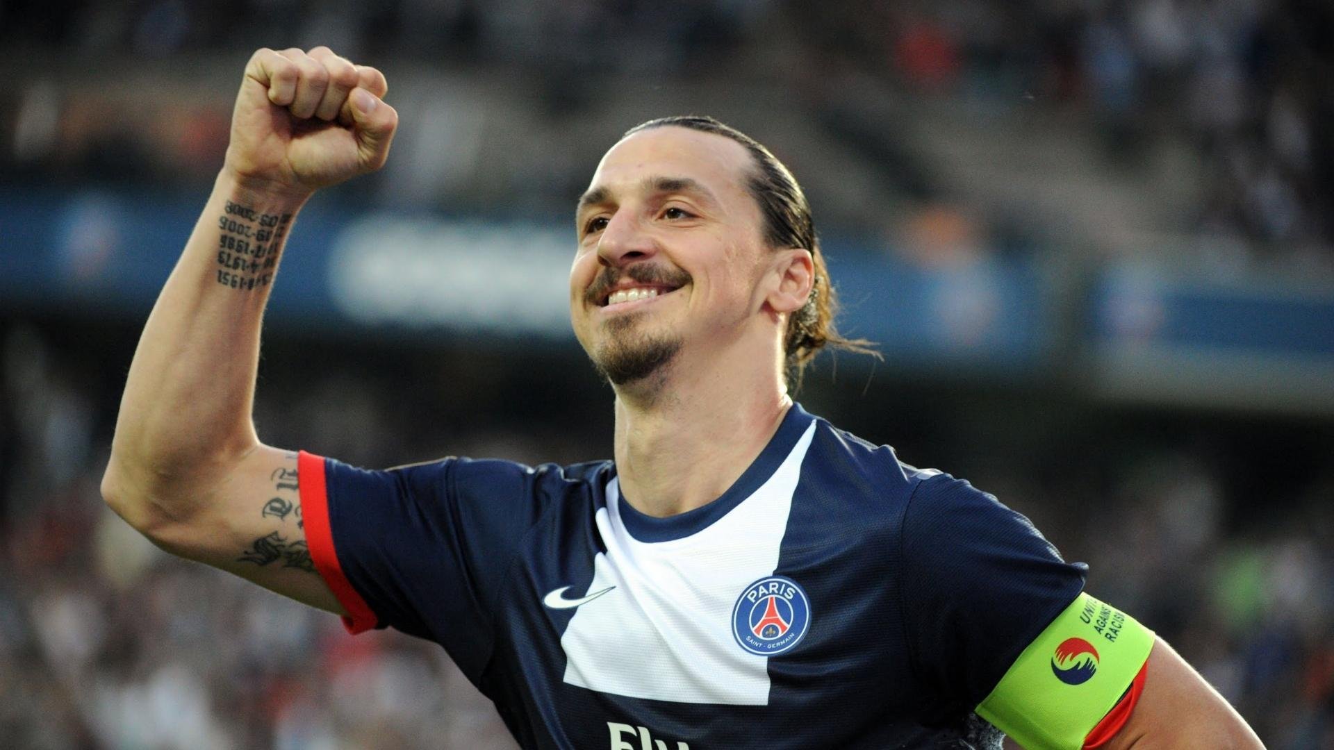 瑞士骑手马丁·福克斯（Martin Fuchs）在巴黎奥运会上与“Leone Jei”马匹共同夺得障碍赛银牌，展现默契配合。